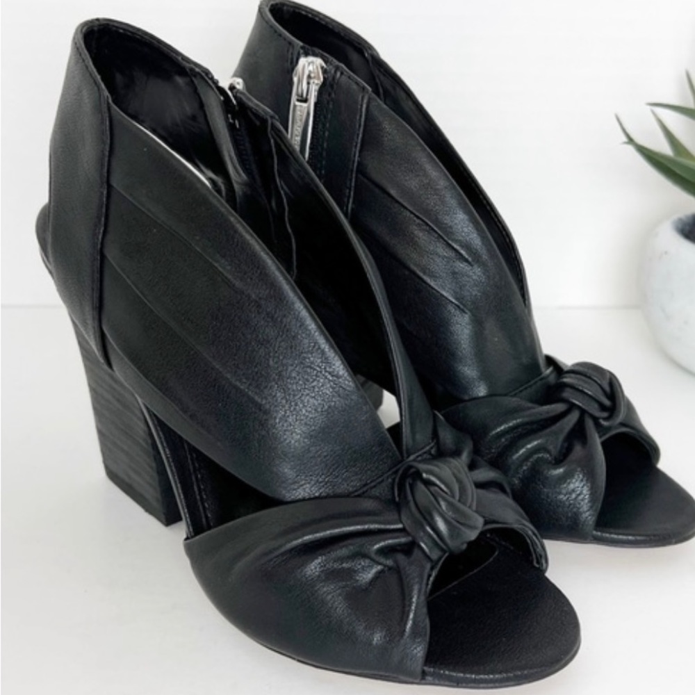 •VINCE CAMUTO• Black Leather Kerra Dress Sandals